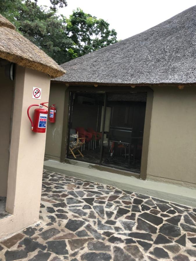 Lehae Lodge Acornhoek Esterno foto